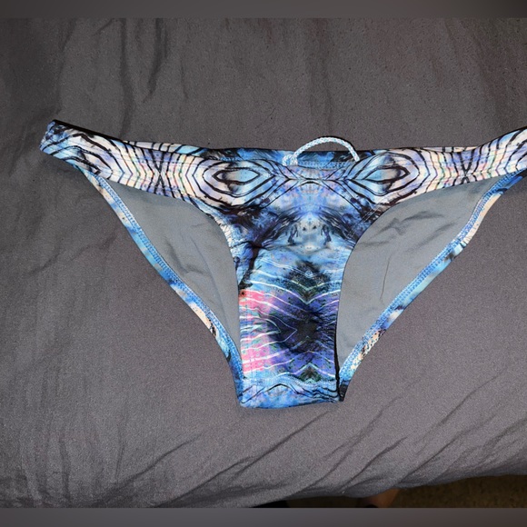 Jolyn Bali Bottoms - Picture 1 of 3